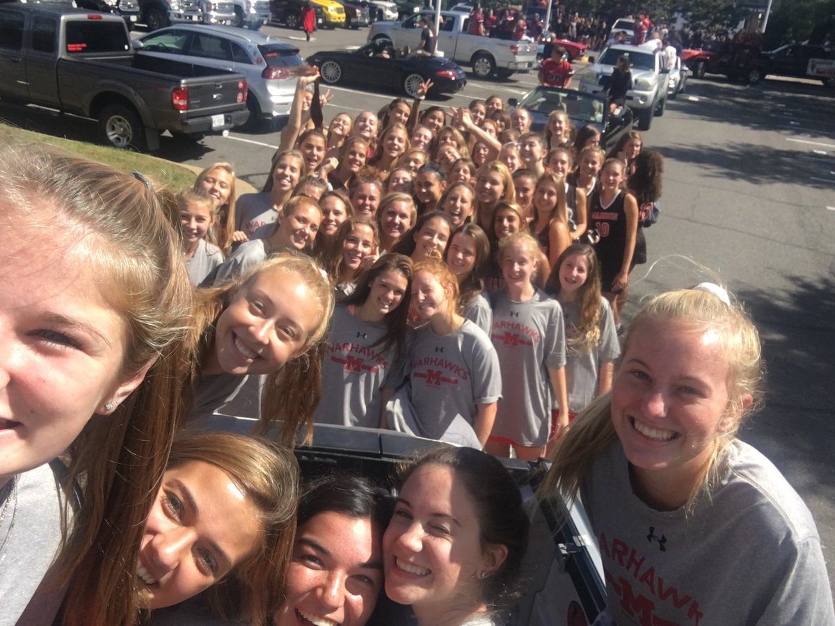 MadisonHawky's tweet photo. MAD Field Hockey program rollin through the Homecoming Parade in Vienna. Happy Seniors leading the way! https://t.co/qSuf88TbKq