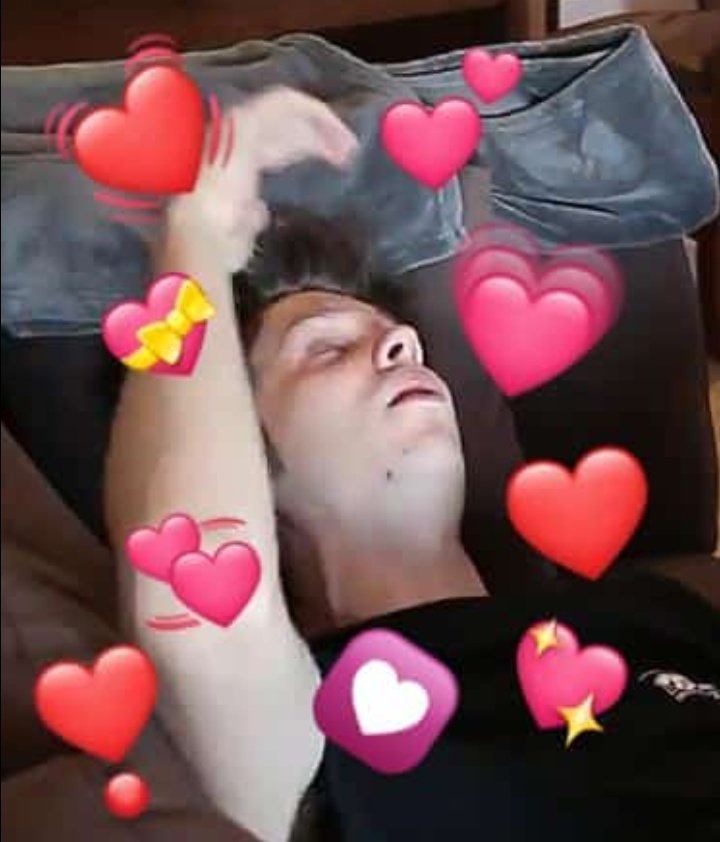 INeedDoblas's tweet photo. Yo disfrutando y amando el nuevo vídeo 

(NO LO SUPERARÉ DENTRO DE UN AÑO AJJAJAJAJAJJAJAJAJA) https://t.co/X9oDazxEI6