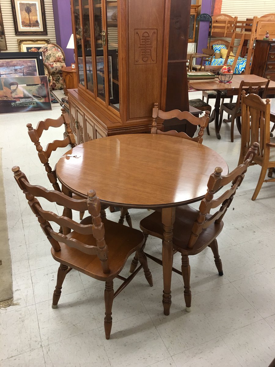 MKConsignment's tweet photo. Small wooden table with four chairs, perfect for a tight dining space or a breakfast nook! Come check it out today at MK West! 7393 W Central, next to the Hobby Lobby. Questions? Give us a call at (316)570-9500. https://t.co/Fckq6Cfoc8