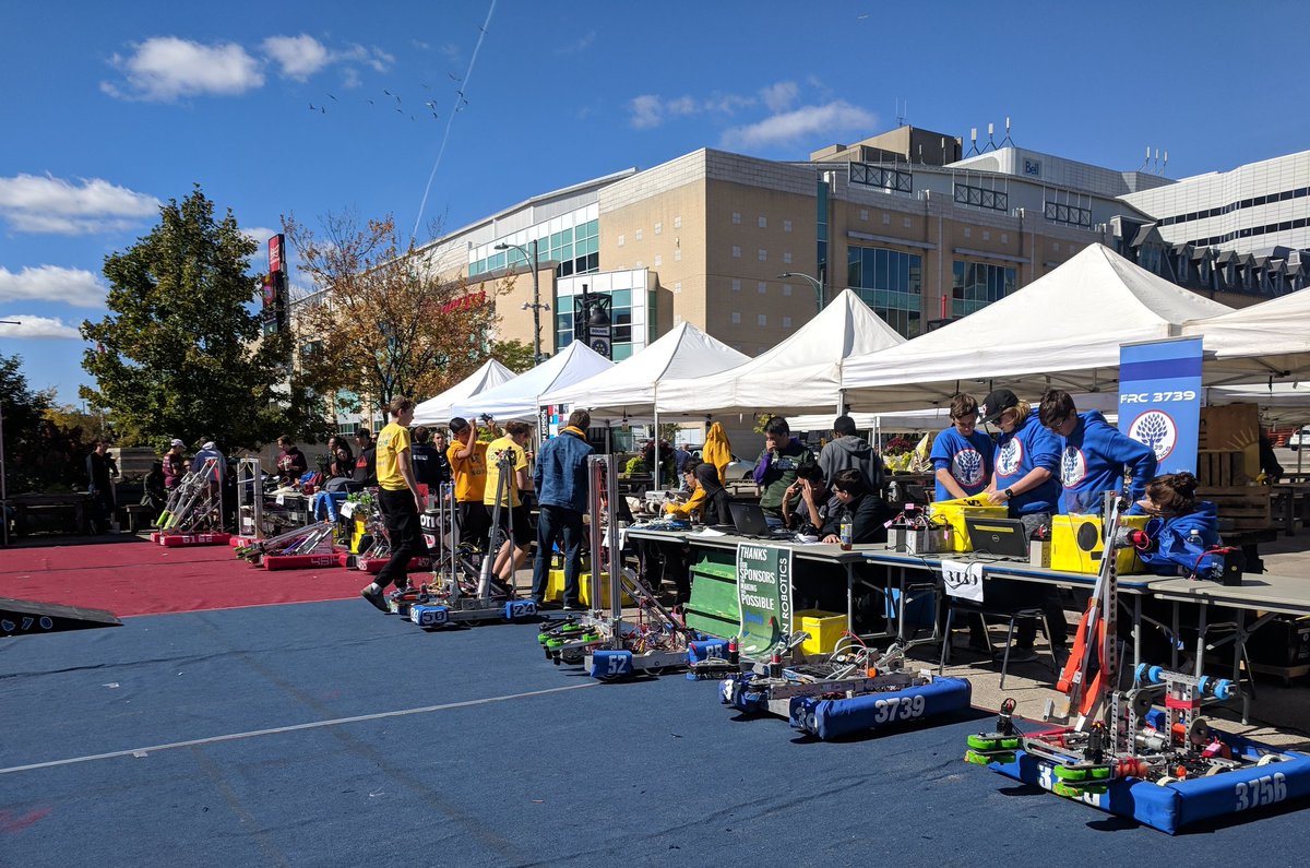4525robotics's tweet image. Had a blast making prints on the printing press w/ robots from 7 #FRC teams today! A showcase of #cooperation, #creativity & #innovation & #talent by our region's youth that the community can be proud of!!! #LdnOnt #stthomasproud @CultureDays @ONCultureDays @FIRSTweets @CANFIRST