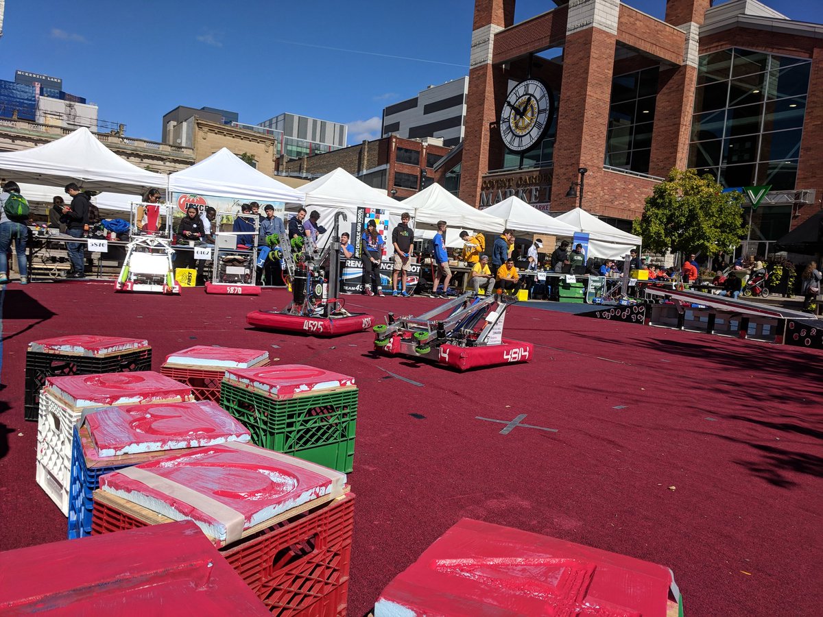 4525robotics's tweet image. Had a blast making prints on the printing press w/ robots from 7 #FRC teams today! A showcase of #cooperation, #creativity & #innovation & #talent by our region's youth that the community can be proud of!!! #LdnOnt #stthomasproud @CultureDays @ONCultureDays @FIRSTweets @CANFIRST