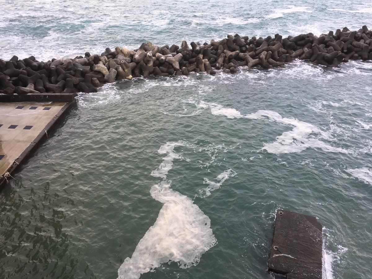 落居海岸 On Twitter 9 30 6時15分現在 空だけ見ていると 晴れるの と勘違いしそうな今朝の落居海岸です 台風の影響で 海は荒れています 昨夜の大雨もあり 透明度も壊滅的です 落居海岸 南伊豆町 シュノーケリング 密漁はダメ