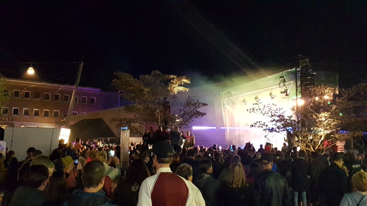 OE_DeKempen's tweet photo. Dienst op Cityfest Veldhoven Kraantje pappie #veldhoven #cityfest #feestje #meiveld #kraantjepappie https://t.co/HDR32ZKIqH