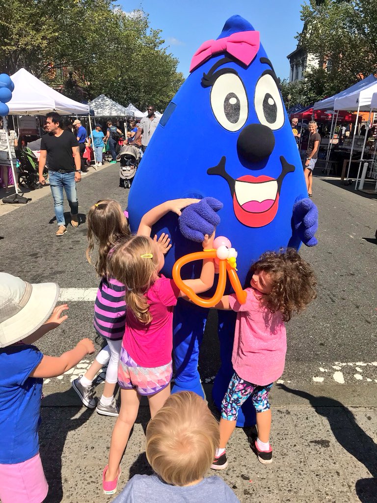 dcwater's tweet photo. Wendy & friends enjoying the weather and todays Barracks Row Main Street Fall Festival & Truck Touch.💧#BRFallFest https://t.co/A9iYhssh9X