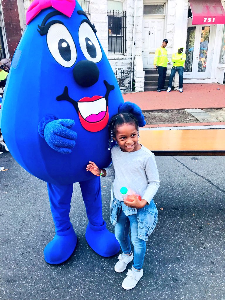 dcwater's tweet photo. Wendy & friends enjoying the weather and todays Barracks Row Main Street Fall Festival & Truck Touch.💧#BRFallFest https://t.co/A9iYhssh9X