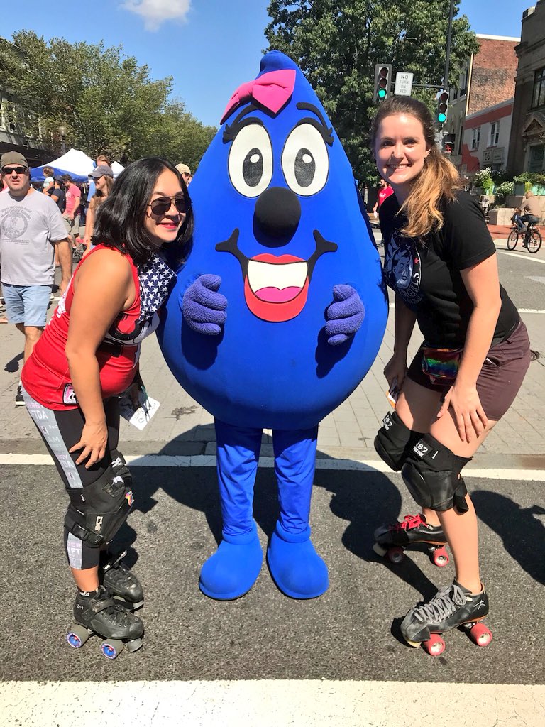 dcwater's tweet photo. Wendy & friends enjoying the weather and todays Barracks Row Main Street Fall Festival & Truck Touch.💧#BRFallFest https://t.co/A9iYhssh9X