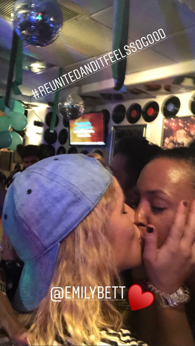 Olicity News Instagram Story Arrow Emily Bett Rickards Source Aishatyler Ig Story