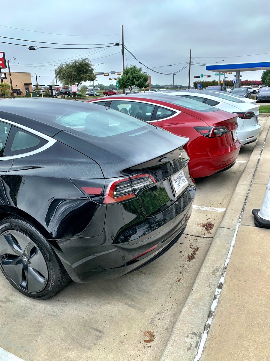 DivasTesla's tweet photo. Owners helping Owners become Owners @elonmusk #ownerassistweekend #buytesla #tesladeliveryday #dallastesla https://t.co/kMNdi96i5I