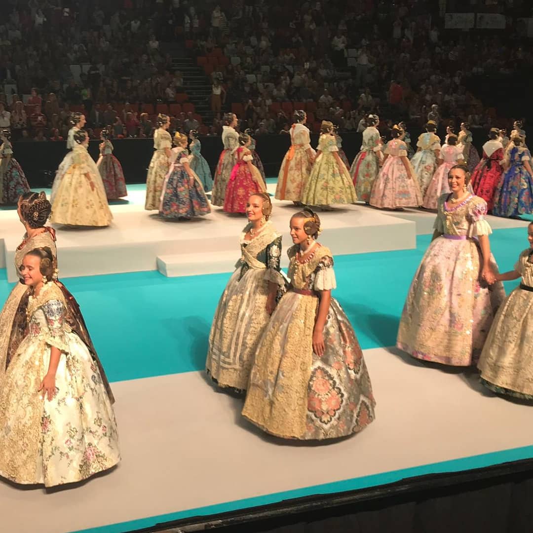 FBlanquerias's tweet photo. No pudo ser. Gracias Alicia por habernos representado tan bien. ¡Estamos muy muy orgullosos de ti! 💗🙌 Desde la Falla Blanquerias queremos dar la enhorabuena a las 26 elegidas y a sus comisiones. https://t.co/rl8WZ2BjqP