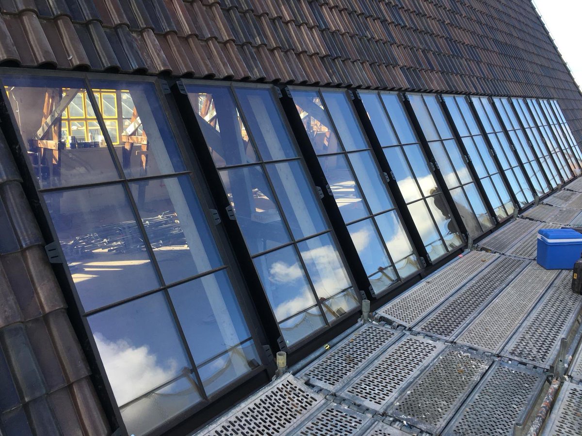 Het uitzicht vanaf de #Neude in <a href="/Utrecht/">Joost</a> is deze week veranderd.
Wij hebben een #monumentale lichtstraat van  FEROLUX #Nostalgische #Dakramen met een lengte van 15 meter geplaatst
Vanaf 2019 kun je in de <a href="/Bibliotheek030/">Bibliotheek Utrecht</a> Utrecht een boek lezen bij #daglicht
FEROLUX.nl