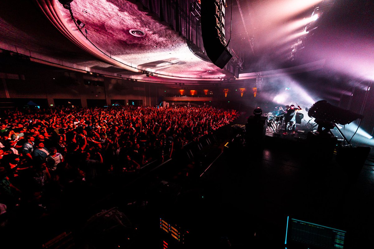 Wife Felt Up On Dance Floor I Kissed The Stranger In Front Of My