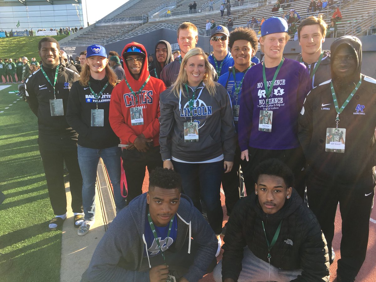 kate_moff's tweet photo. Big group of Splitter Football players are at EMU today for an unofficial visit @dylt_12 @Keon_Jordan3 @kyjuanricee @TreMDavis @ethanrose09 @John_hille @Drippy____24 @tchatman_21 https://t.co/4Yh5g8lGka