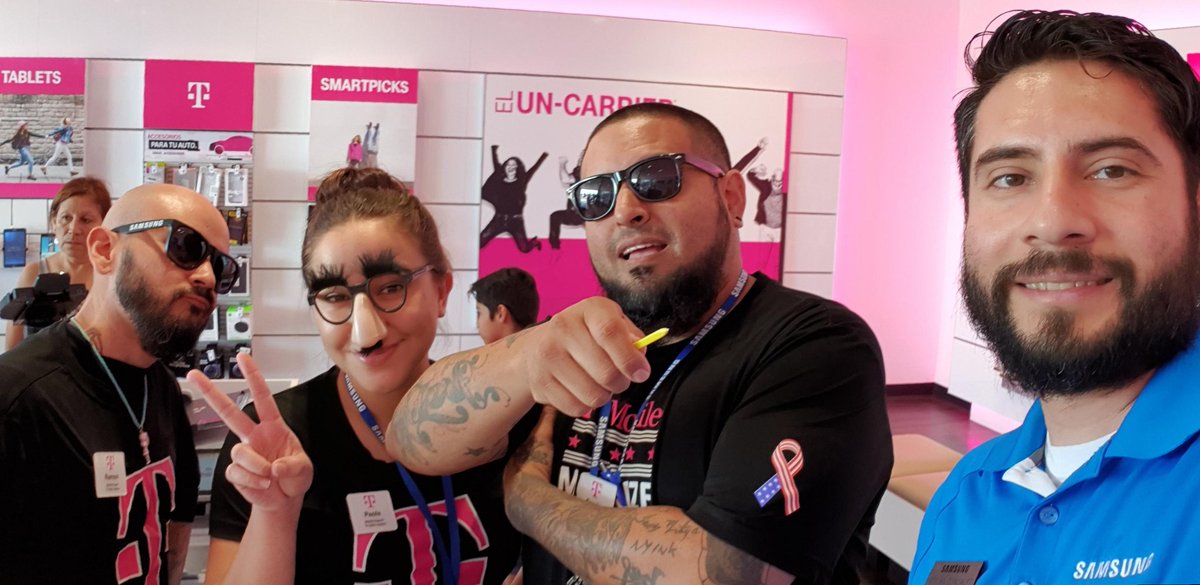 SupermanJr21's tweet photo. Yeah baby let's get this NOTE9 action going. Working it at T-MOBILE El Paso TX with the NOTE9 and having fun with the crew. Let's get it done T-MOBILE crew and Samsung Crew!
@JohnLegere #TMobilenation #Note9SPenSelfieContest #BigBadRioVista #beastmodenation #SamsungShadesNation https://t.co/T1tBhgn6Ky