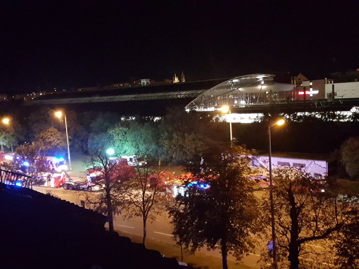 dasBusinessloft's tweet photo. Grosseinsatz am Erfurter Hauptbahnhof mit Feuerwehr und Rettungsdienst. https://t.co/HFYNzEEiPm