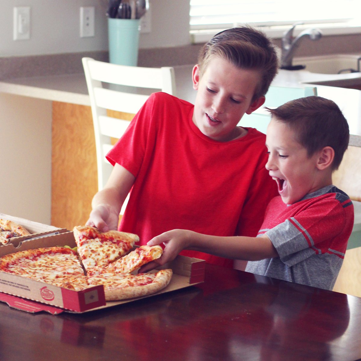 brownhairedblis's tweet photo. My boys live for pizza!!  Download the @papajohns pizza app and enter to the code "BETTERTOGETHER" to get a FREE large 1-topping pizza when you spend $12 or more!!  Offer good today and tomorrow!
#ad #papajohns #bettertogether
https://t.co/yh56OasrNH https://t.co/rURm71qTj1