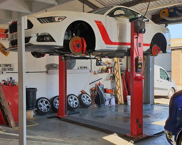 tinytomlogan's tweet photo. Busy day cleaning the Pony for me, I've only done underneath so far! #mustang #mustanggt #s550 #ttl #tinytomlogan #workshop #diy https://t.co/5yD1l0Jo9Y https://t.co/QwGIEfZKGQ