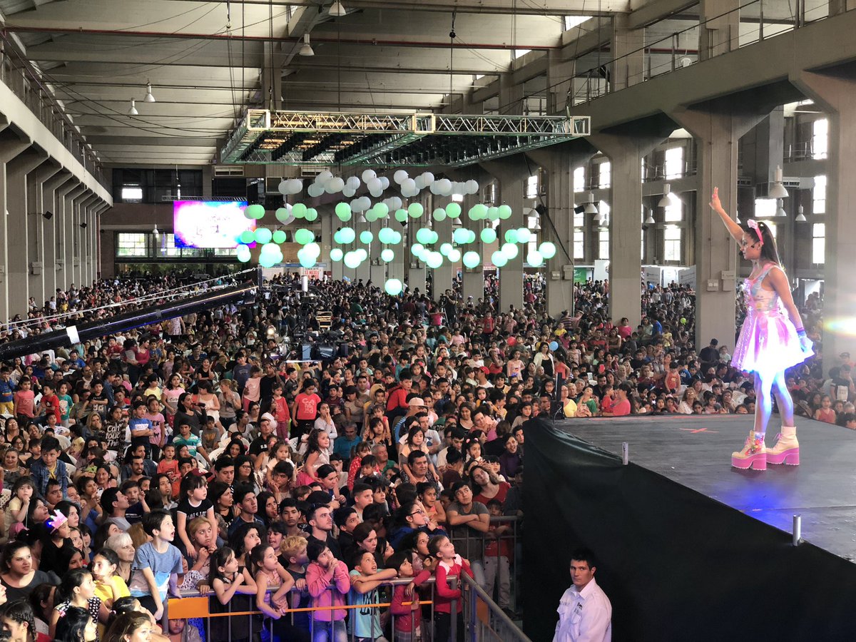 18 mil personas en Córdoba 🌈🌈🌈 gracias x venir a divertirse y ayudar a quienes más lo necesitan💙💚💛🧡❤️💜