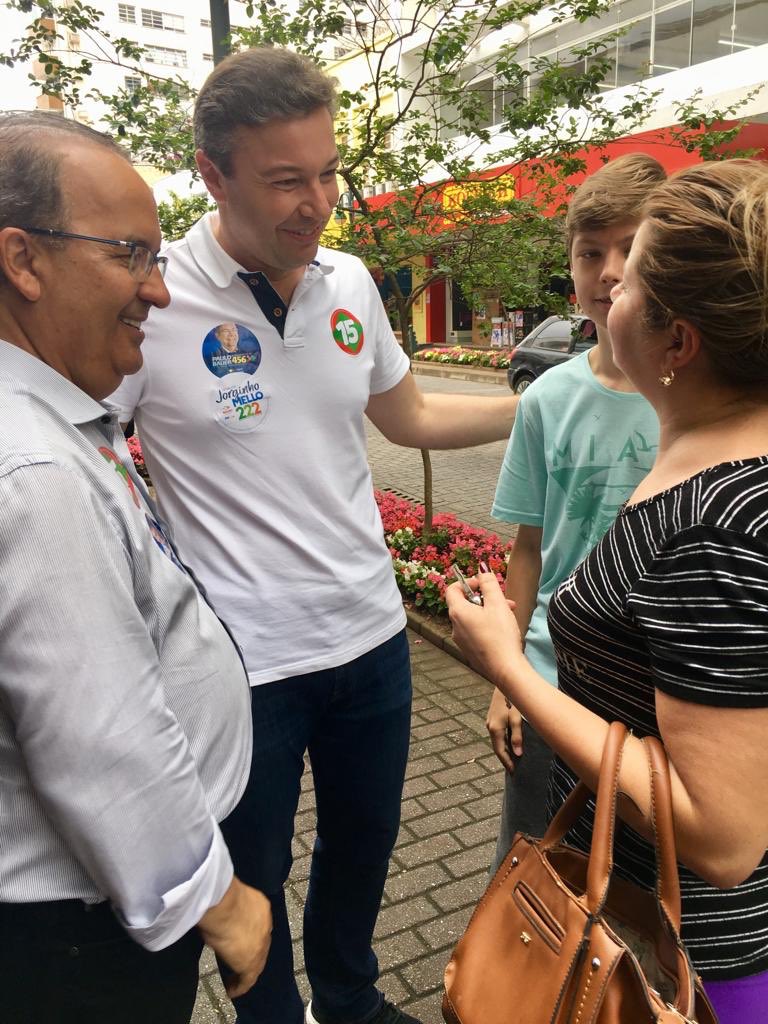 NapoleaoSC's tweet photo. Quanto carinho e reconhecimento. O nosso time caminhou hoje por Blumenau. Reservamos a agenda deste sábado para conversar com as pessoas e mostrar que @mauromariani15 e eu vamos fazer ainda mais pela cidade e por SC!! Vamos juntos, Blumenau!
#Vote15
#SCquerMais
#eleições2018 https://t.co/EqkFUTRRtH