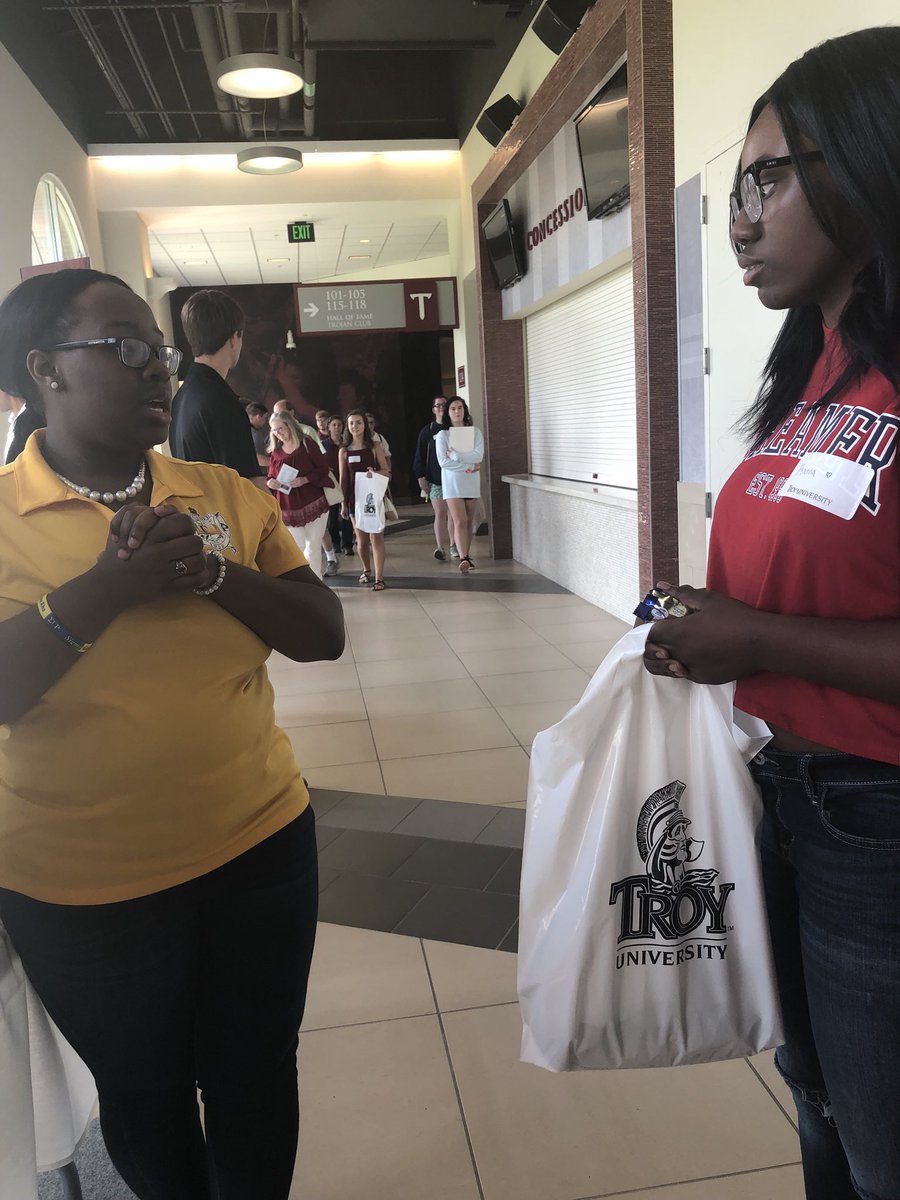 TroyPoodles's tweet photo. Omicron Pi participated in Trojan Day in welcoming future Trojans. https://t.co/yhWcDyuMBk