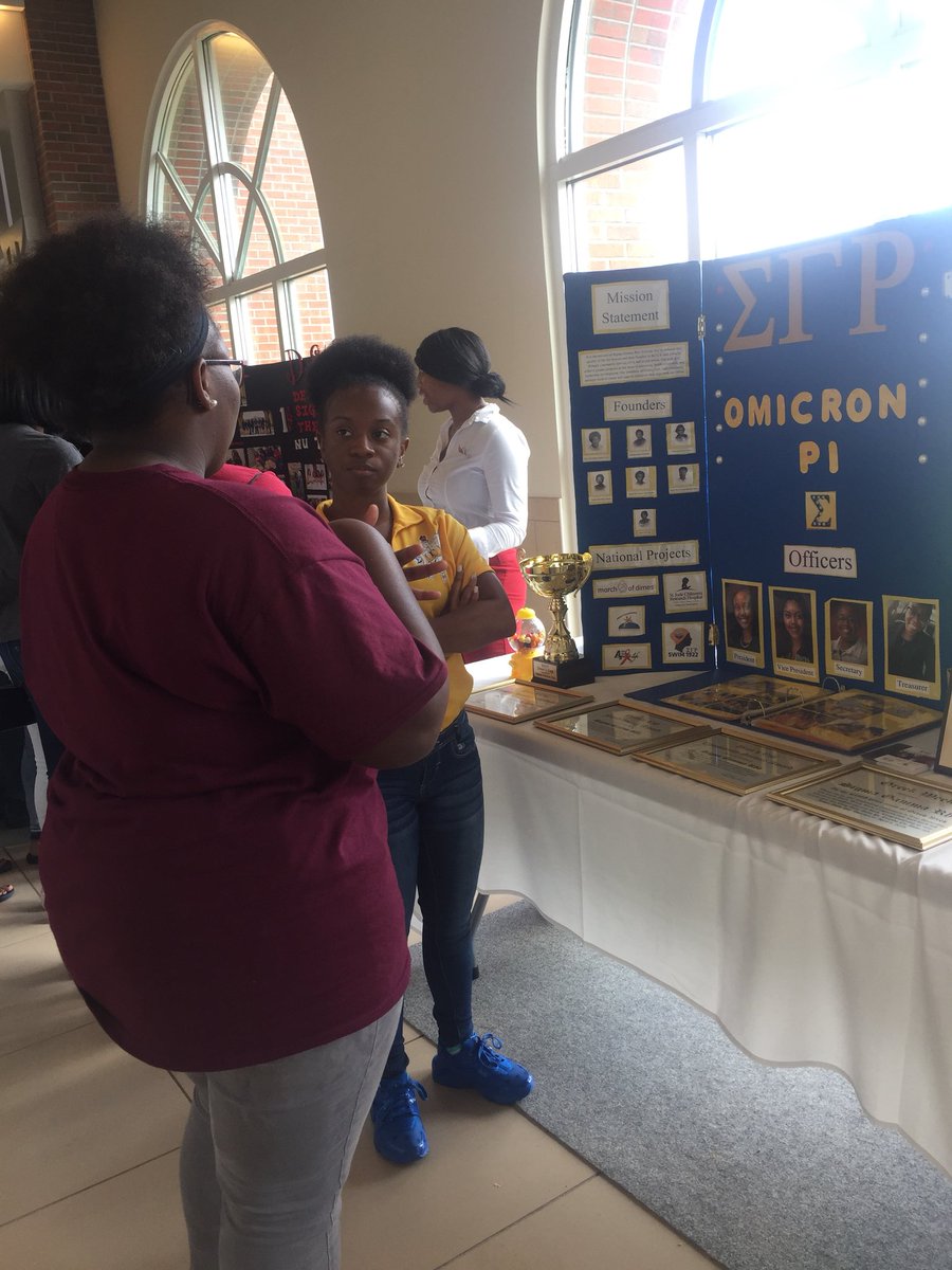 TroyPoodles's tweet photo. Omicron Pi participated in Trojan Day in welcoming future Trojans. https://t.co/yhWcDyuMBk