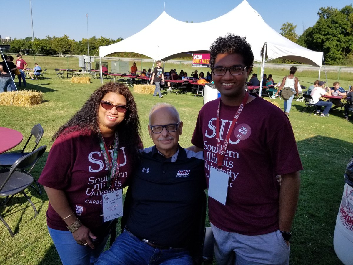 It was great to meet Anuj Pawar and his mother Geetanjali Maru, recipients of SIU Family of the Weekend. #ThisIsSIU <a href="/SIUC/">SIU Carbondale</a> <a href="/SIUAlumni/">SIU Alumni</a> <a href="/SIUSalukis/">Saluki Athletics</a>