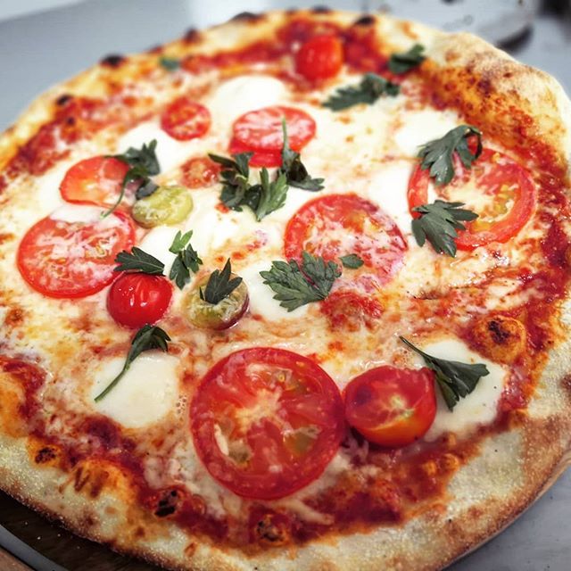 DudeSweetFood's tweet photo. Fresh stone baked pizza, something we were trialing over the summer. Delicious.
.
.
.
#pizza#pizzas#chefsfood #chefsroll #truecooks #dudesweetfood #margheritapizza #fesshfoos#food52#feedfeed#burystedmunds #suffolkfood #suffolkchef #suffolk https://t.co/TffFEzoxpN https://t.co/HPpDzQWeh1