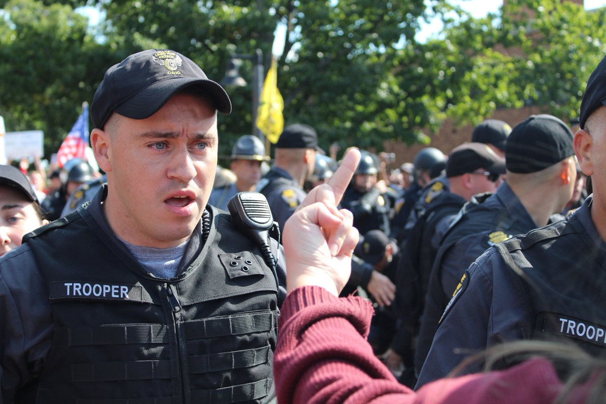 jiovanni_lieggi's tweet photo. @KaitMarieox held an open carry walk this afternoon at @KentState promoting campus carry. While the walk for her did not go as planned, she say's that she'll be back in the future. 

Here are some of the pictures that show how things unfolded this afternoon. 

#KSUOpenCarryWalk https://t.co/GzDjPUcuRV