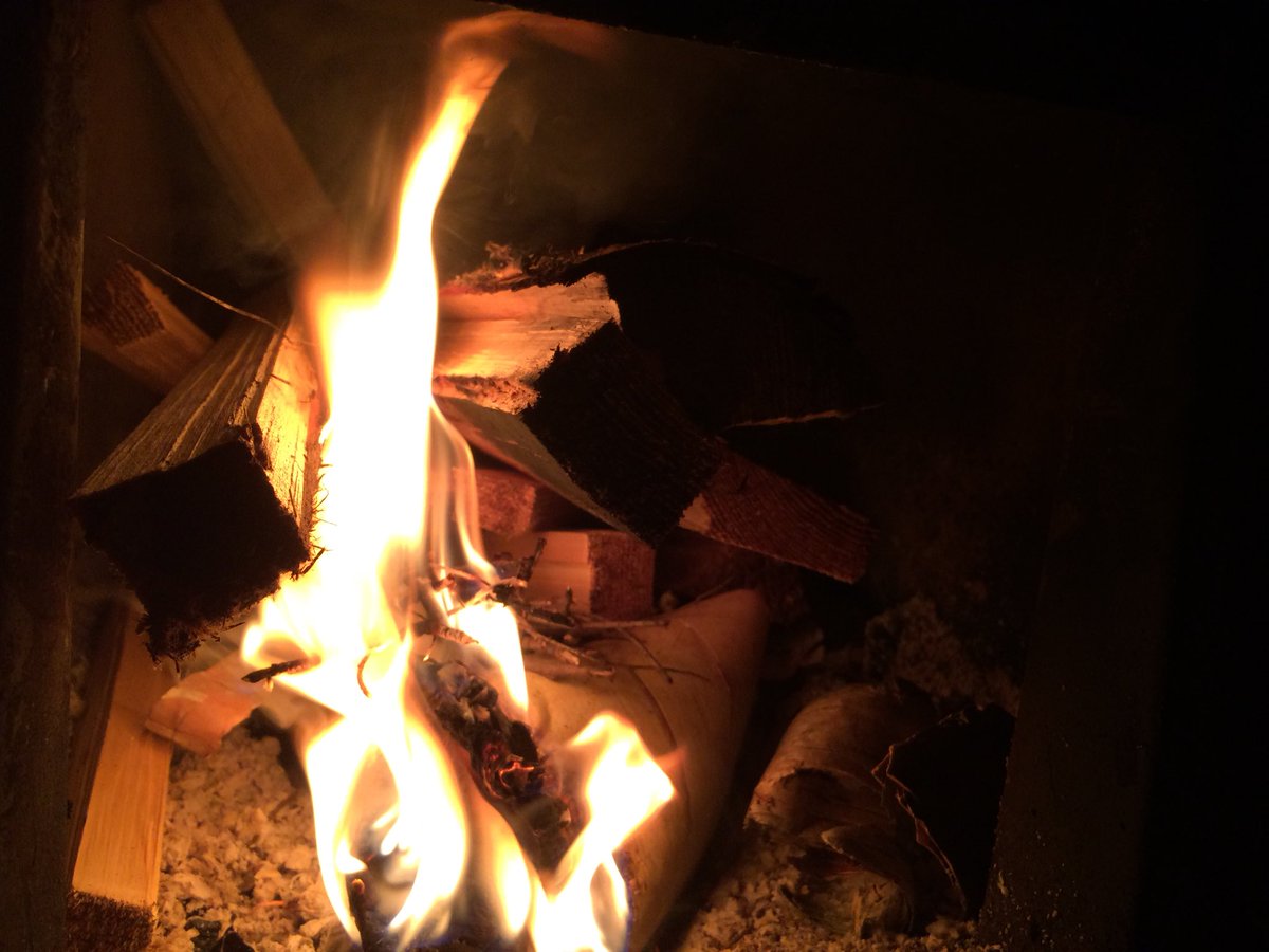 NipissingTrails's tweet photo. Hoping that these will be the healing elements: steam from birch leaves; sauna fire; river water. #healingelements https://t.co/RZxJQW0uw2