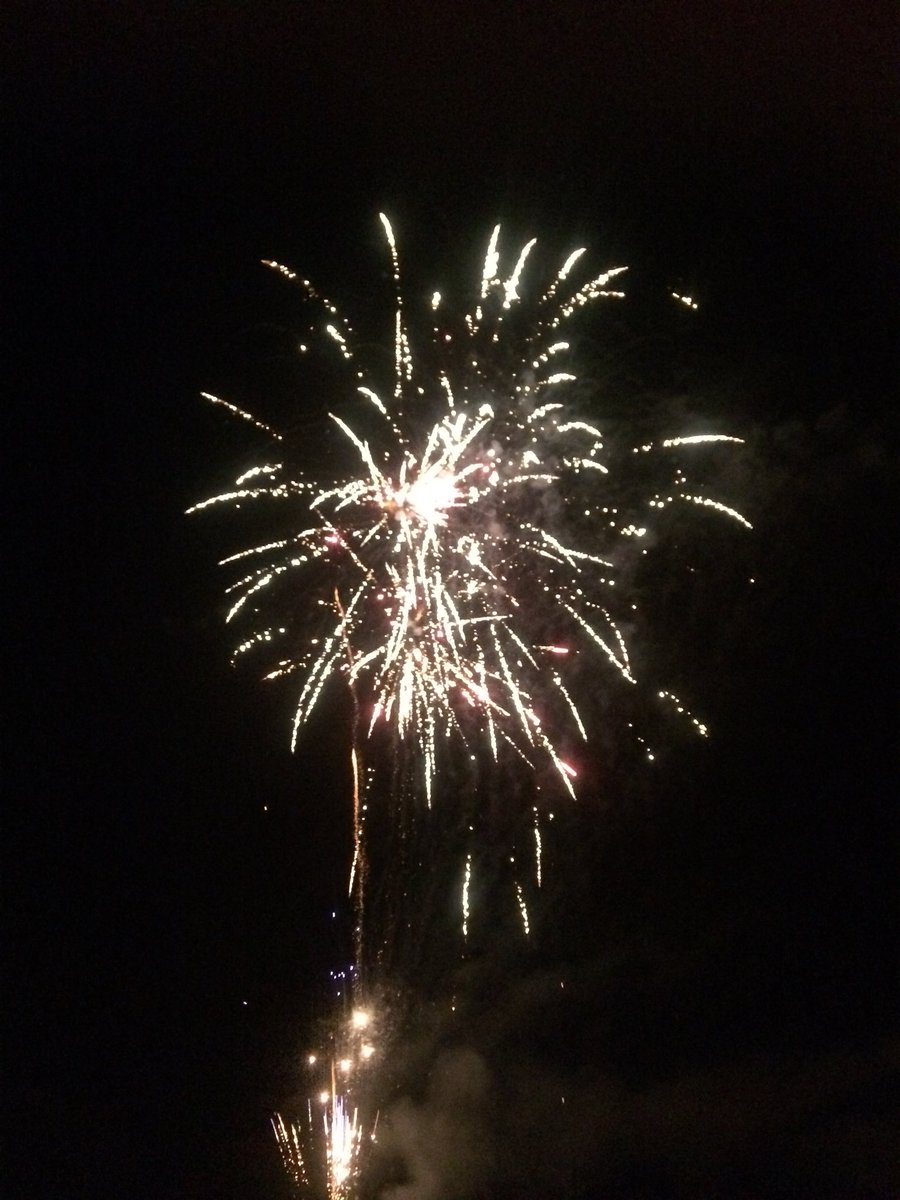 CeilidhSailing's tweet photo. Weβre going to need a bigger #firework budget for #BoxworthVillageFireworkNight! Fab @fireworkcrazy display night tonight. Thanks guys π #FireworkCrazy https://t.co/3nhKMi3kcz