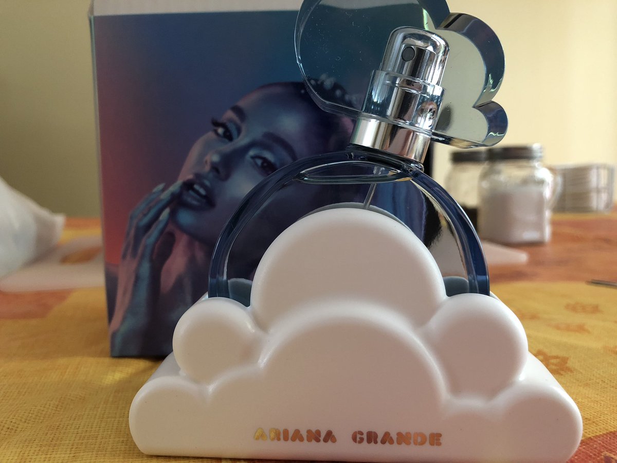 agrandelau's tweet photo. giveaway maybe?☁️ https://t.co/G6ZXvVC1s1