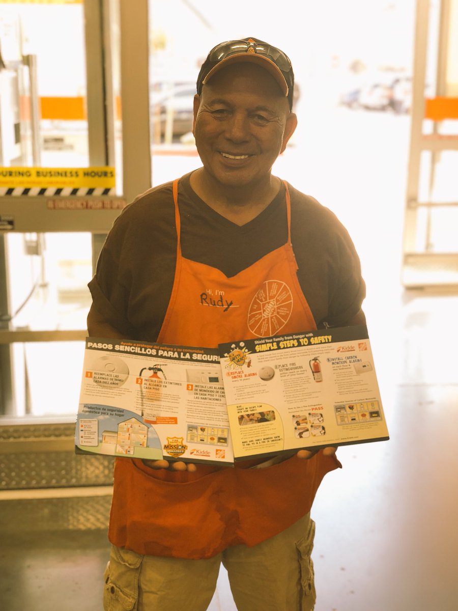 dmatsonHD's tweet photo. Driving fire safety at Monterey Park and spreading awareness as soon as our customers walk in the door #montereyparkHD @lupeadiaz @letycruz31 🔥🚒🚨 https://t.co/7VKOZ2WRRn