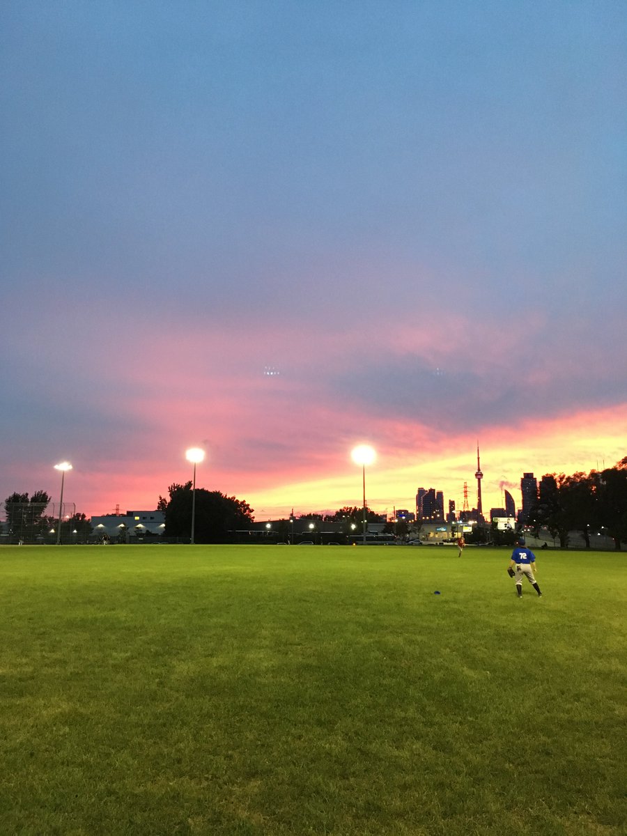 michaelmurphymu's tweet photo. having a fantastic time on set shooting The Ninth #BaseBall #onset #actor #cast #lovemyjob https://t.co/BGOZlSJFSz