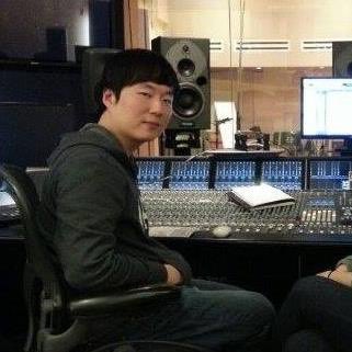 Seungmaster's tweet photo. Yup that’s me, five years ago... in Humber Recording Studio! I look quite different. #humberblitz #audioengineer #Irecordeverything https://t.co/Fzd2ArMnJj