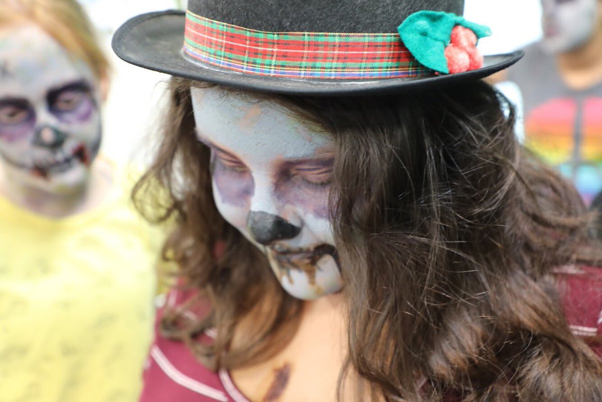 Cr8tingCr8tors's tweet photo. Student made zombies on the prowl! Very Ghoul!
#zombie #makeup #studentvoice #undead #schooldistricts @AmandaSalas #punny #punsofsteel #educationforall https://t.co/Qt1lBdush6