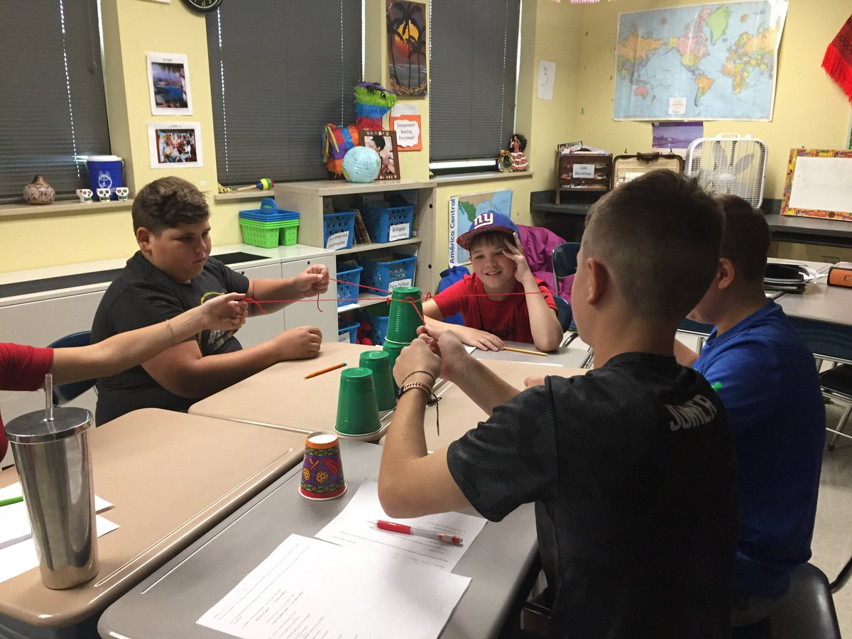 Sra_BohanHB's tweet image. First days of school are a perfect time to do some team building activities in the target language. #newyear #newvocab  #newclassmates #newfriends #allinspanish