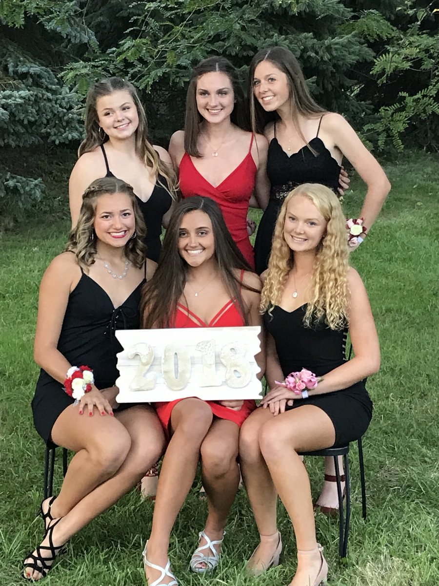 julie7175's tweet photo. Homecoming 2018!! Super great group of kids! #alproud https://t.co/S01gTVlJFt