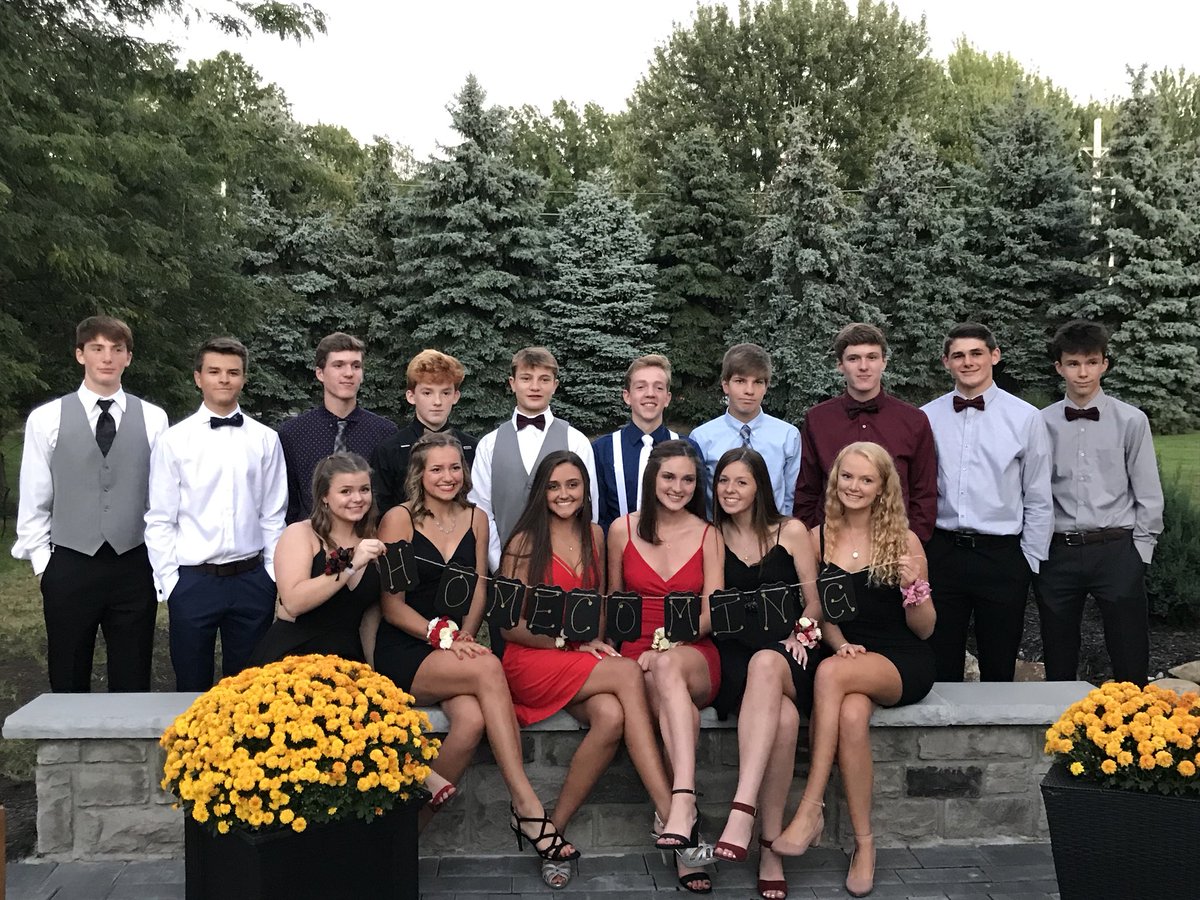 julie7175's tweet photo. Homecoming 2018!! Super great group of kids! #alproud https://t.co/S01gTVlJFt