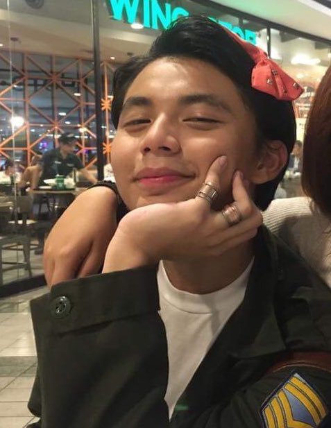 itsmeMrs_Spades's tweet photo. Happy Birthday Blasterπ Cheers to 19yrs of existence π» more years to come and more music to come π love you kahit di mo ako love kasi love mo si ate crys. God bless you and Take care always.
#IVOFSPADESARTSCollab #BlasterAt19 https://t.co/AiUtPvu8Ig