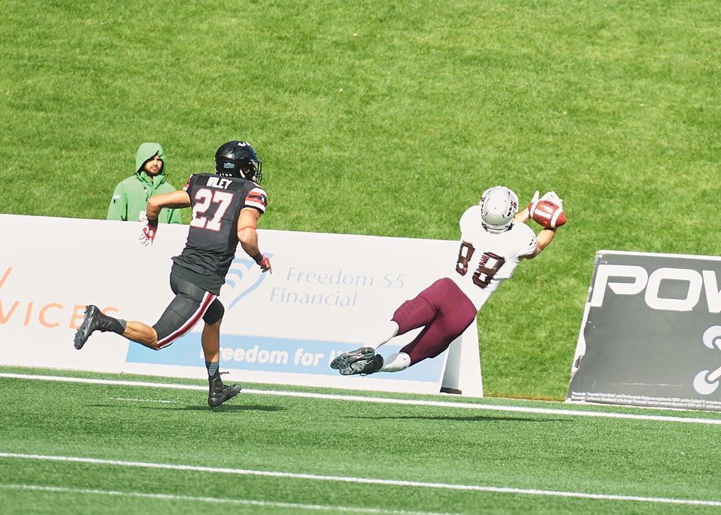 kanoehead's tweet photo. a few pics from @GeeGeesFootball HUGE #panda win today in the #pandagame2018 see more pics tomorrow on my fb #photography page link in bio #geegees @uOttawaGeeGees #football @OUAsport #ottawa #ontario #canada https://t.co/x7RYhIijLl