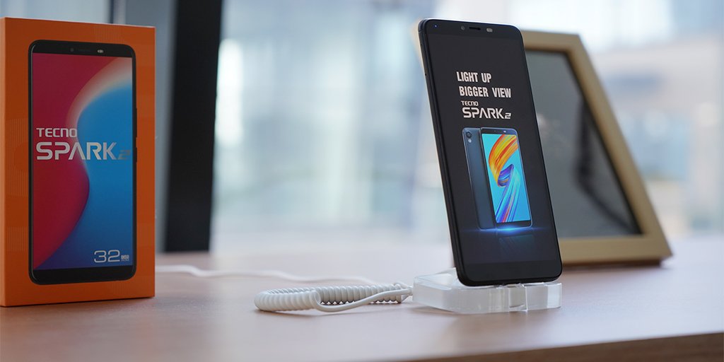 tecnomobile's tweet image. There&apos;s always more to see with a bigger view immersive screen. #Spark2LightUp