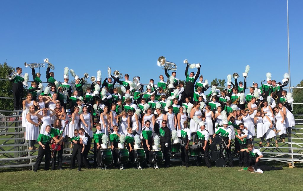 PooleTara06's tweet photo. 2018 Marching Greenwaves @MEADECOUNTYHIGH #MCHS #alloneallin @GuardMeade @meadeband https://t.co/eidKZCyI8k