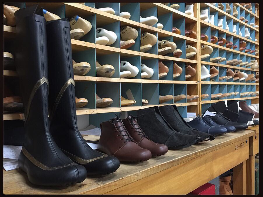 WesterlyShoes's tweet photo. End of week lineup.
#shoemaking #bootmaking #bespoke #madetomeasure #madetoorder #cosplay #ladyboss #shoemaker #design #shoedesign #bootdesign #unisex #unisexstyle #handcrafted #handmade #handmadeshoes #handmadeboots #madeforyou #madeincanada #yvr #eastvan #smallbusiness https://t.co/NXYufxjKyy
