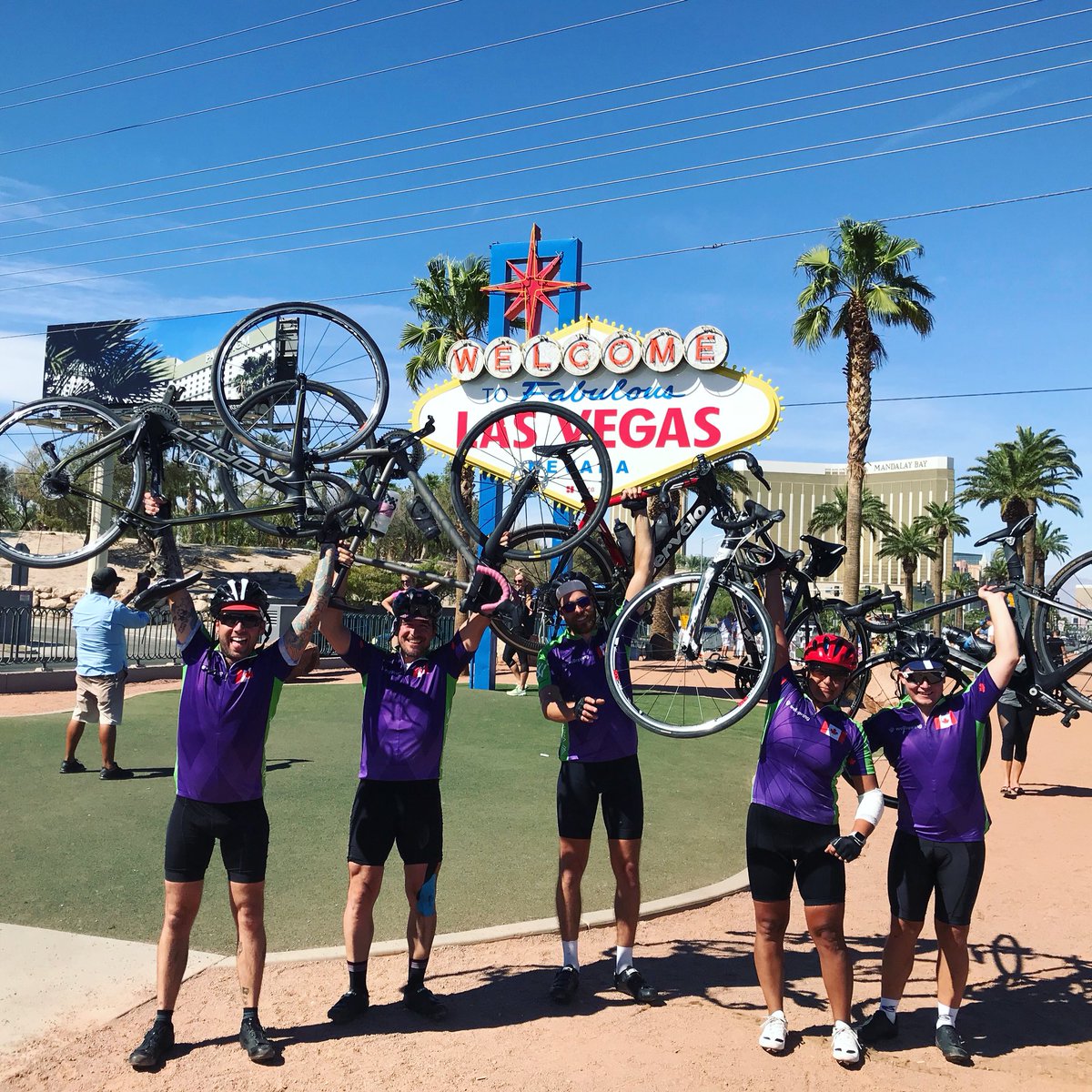 We made it from Toronto to Las Vegas on bikes 🚲  you can still donate to the cause if you would like at : kintera.org/faf/donorReg/d…