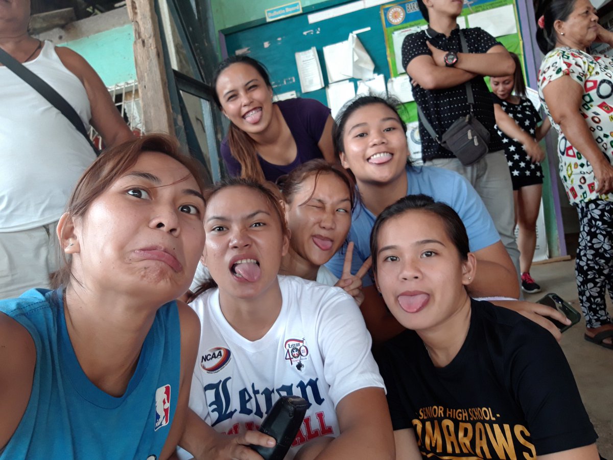 FreygeneMeyeyy's tweet photo. Gemingaw na dayon kos ila 😓 @shieduetes @ciieloohaa @trishapable @KarenBahian1 https://t.co/htNzGqUIXl