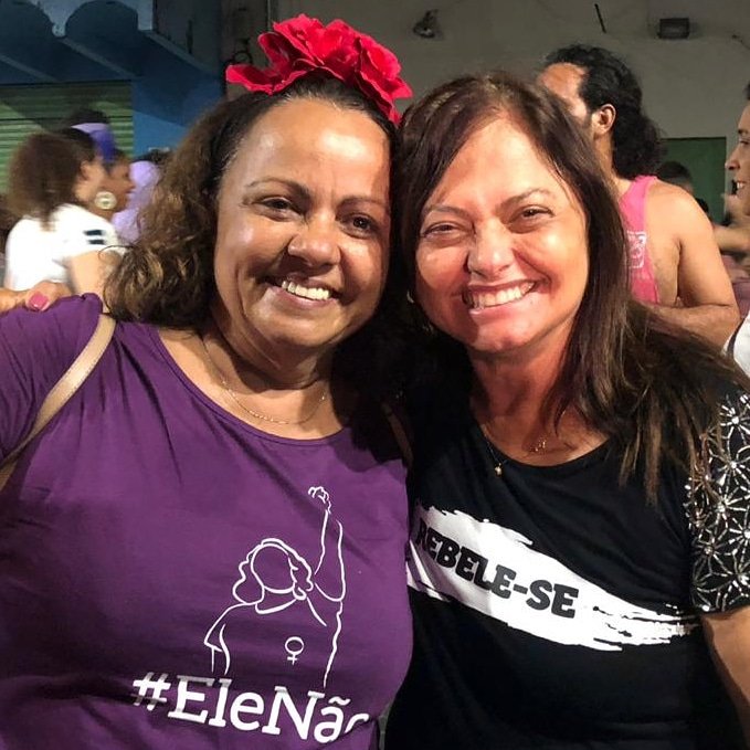 Alice_Portugal's tweet photo. Sempre juntas no combate aos machistas, racistas, homofóbicos e golpistas que insistem em disseminar o ódio.

#EleNão 
#EleNunca
#AliceSim 
#Alice6522 https://t.co/qYS7GTym53