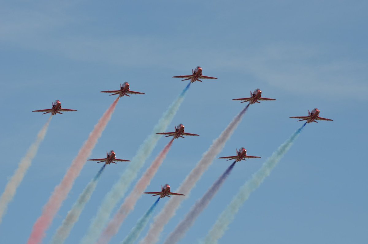 Over RAF Scampton for the last return this season with the @rafredarrows @LincsSkies such an amazing sight, can’t wait to see what’s in store next?! 😘😘 #raf100 #scampton #lincoln #lincolnshire #redarrows #smokeongo #avgeek