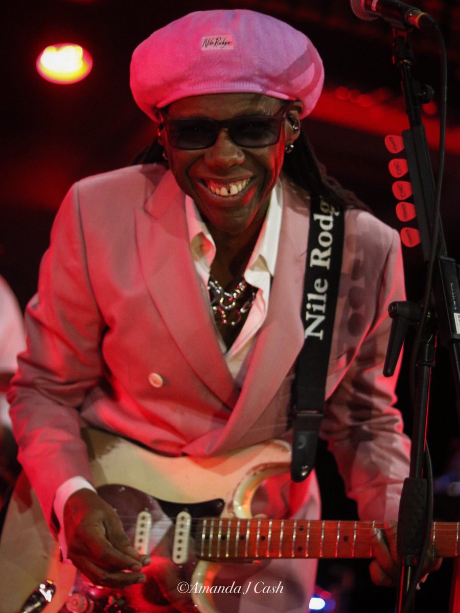 lipslikesugar67's tweet photo. What an absolute legend and a top guy too thank you so much @BanquetRecords each show I go to is always amazing but this was on another level 😍#nilerodgers #goodtimes #live4music #legend https://t.co/0ZmDX9EpYU