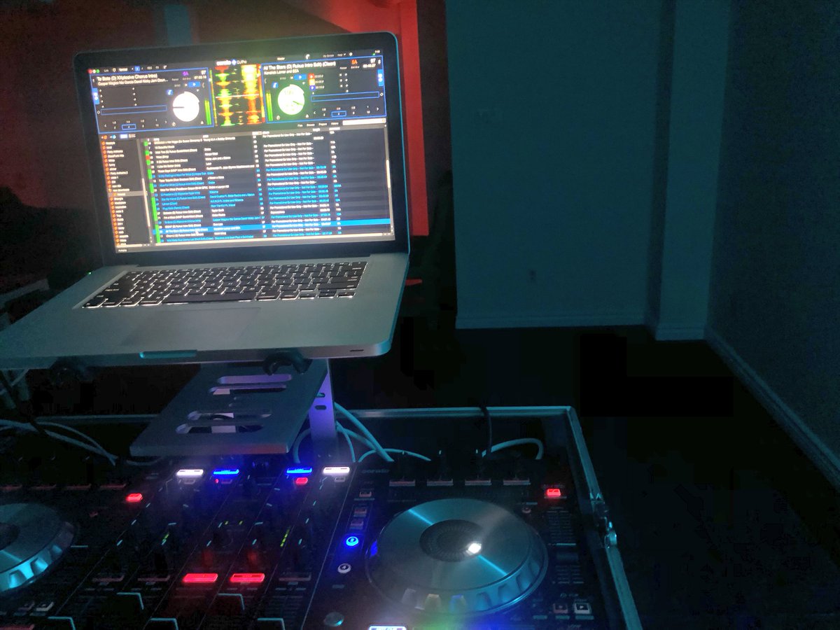 Paris__G's tweet photo. All set up #House40thBdayParty  #DjParisG https://t.co/sM92GowkuQ