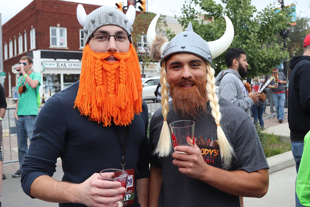 ValpoLife's tweet photo. Do we have beer goggles on, or do these people look like they're having the best time ever? Indiana Beverage was one of several sponsors at the 9th annual #ValpoBrewfest and one thing is for sure: this year was one for the books! @ValpoParks

https://t.co/x8HrcnRH8u https://t.co/aAkrkWULYB
