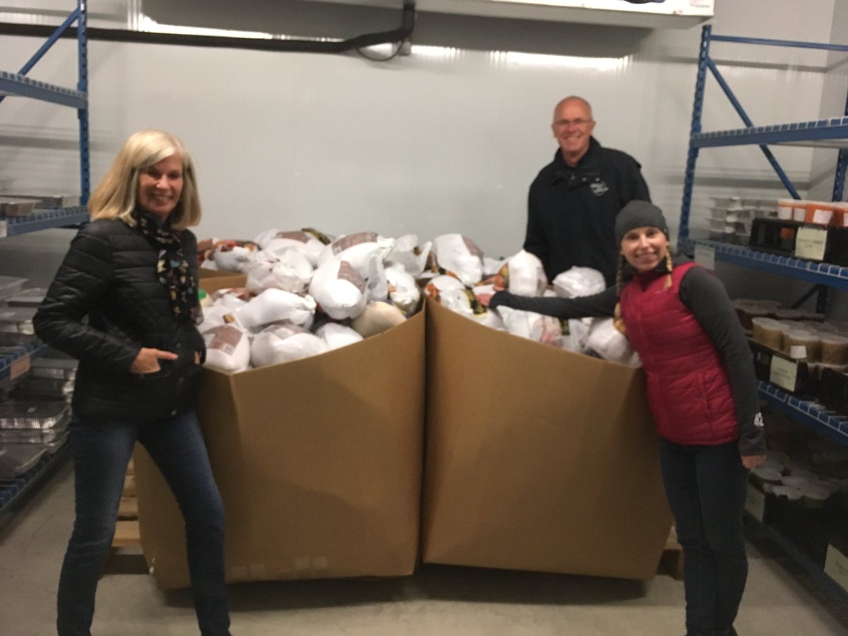 MealsOnWheelsca's tweet photo. #timeforturkeys that’s a wrap! @889ShineFM thank you! https://t.co/MVDh9tT3OW